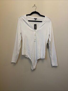 Express White Long Sleeve V-Neck Henley Bodysuit NWT Button Snaps Sz L
